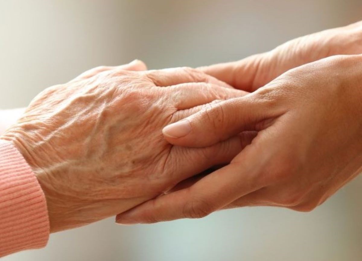 lending-a-helping-hand-practical-ways-to-assist-your-loved-ones-1-728x728.jpg